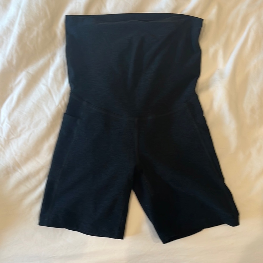 Beyond yoga maternity biker shorts. Space dye with side pockets